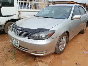 Toyota Camry XLE 4dr Sedan (2.4L 4cyl 4A) 2004 Silver