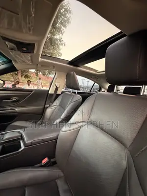 Lexus ES 2020 Blue