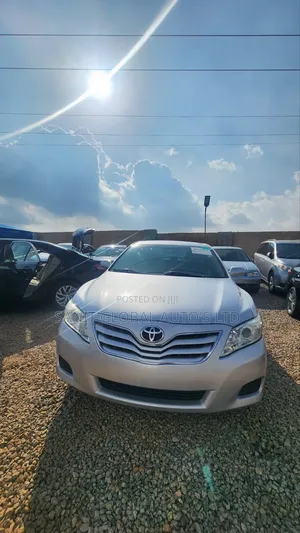 Toyota Camry LE 4dr Sedan (2.5L 4cyl 6AM) 2010 Silver