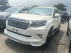 Toyota Land Cruiser Prado 2022 White