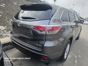 Toyota Highlander LE 4dr SUV AWD (3.5L 6cyl 6A) 2015 Gray
