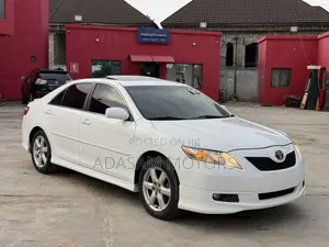Toyota Camry SE V6 4dr Sedan (3.5L 6cyl 6AM) 2009 White