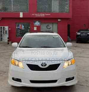 Toyota Camry SE V6 4dr Sedan (3.5L 6cyl 6AM) 2009 White