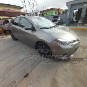Toyota Corolla LE Eco 4dr Sedan (1.8L 4cyl CVT) 2016 Gold