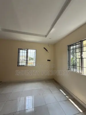 3bdrm Block of Flats in Boundary. Road. G R, Benin City for rent