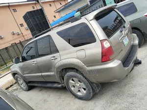 Toyota 4-Runner 2007 Gold
