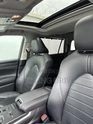 Toyota Highlander XLE 2021 Blue