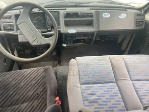 Nissan Caravan (Urvan) 1998 Silver