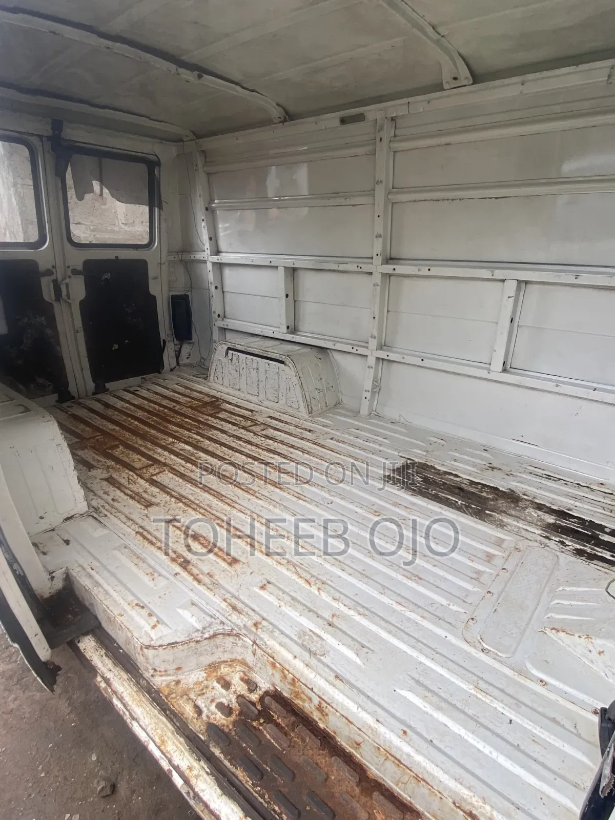 Nissan Caravan (Urvan) 1998 Silver