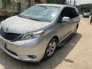 Toyota Sienna LE 7 Passenger Mobility 2011
