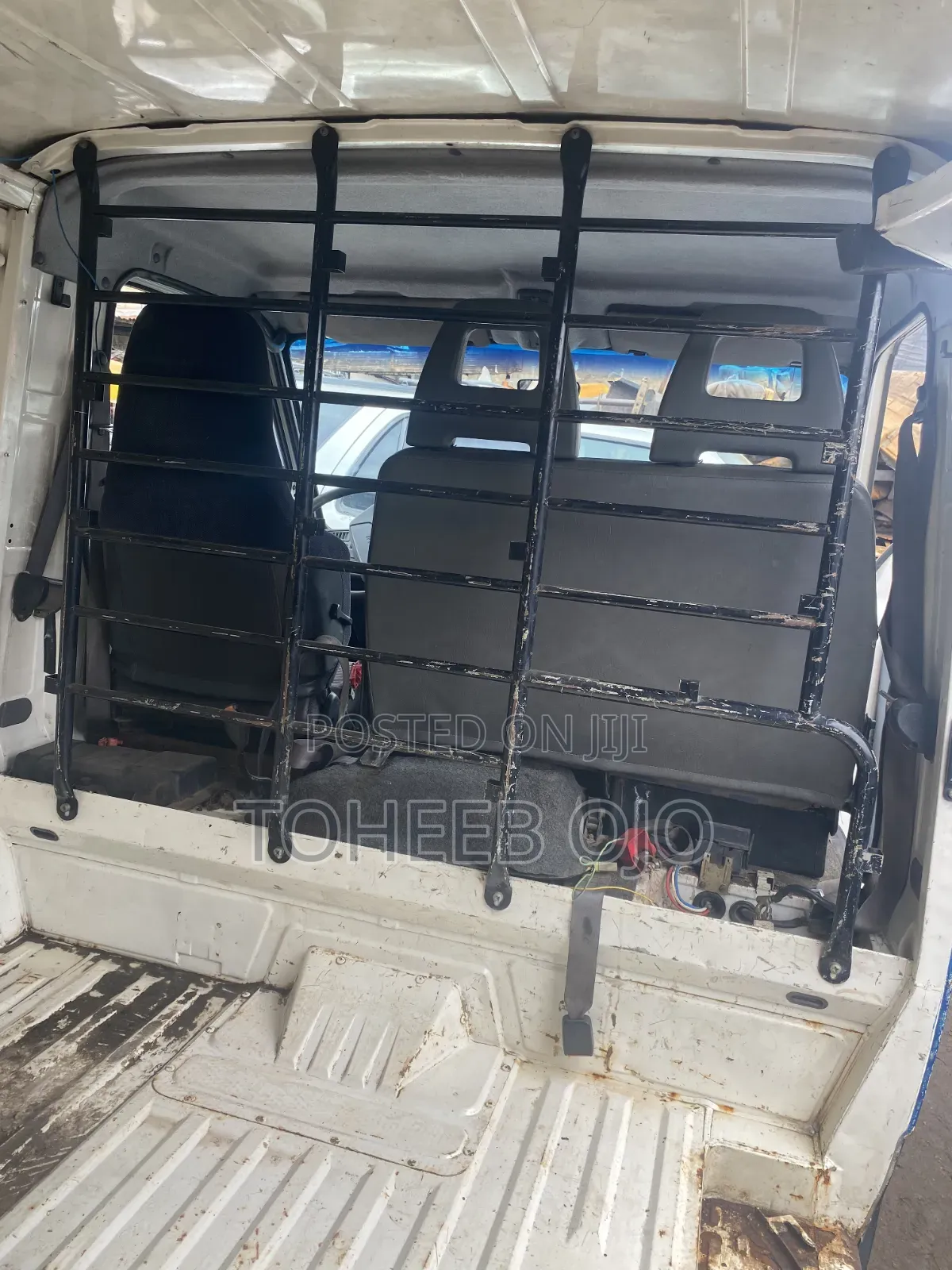 Nissan Caravan (Urvan) 1998 Silver