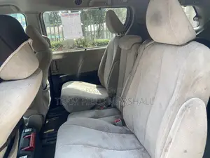 Toyota Sienna LE 7 Passenger Mobility 2011