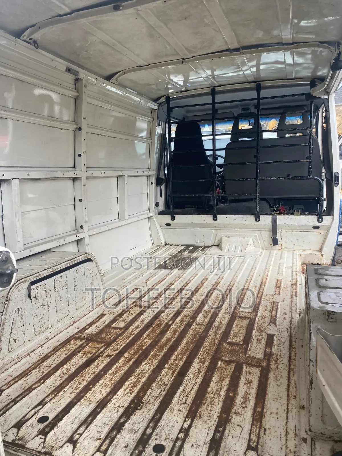 Nissan Caravan (Urvan) 1998 Silver