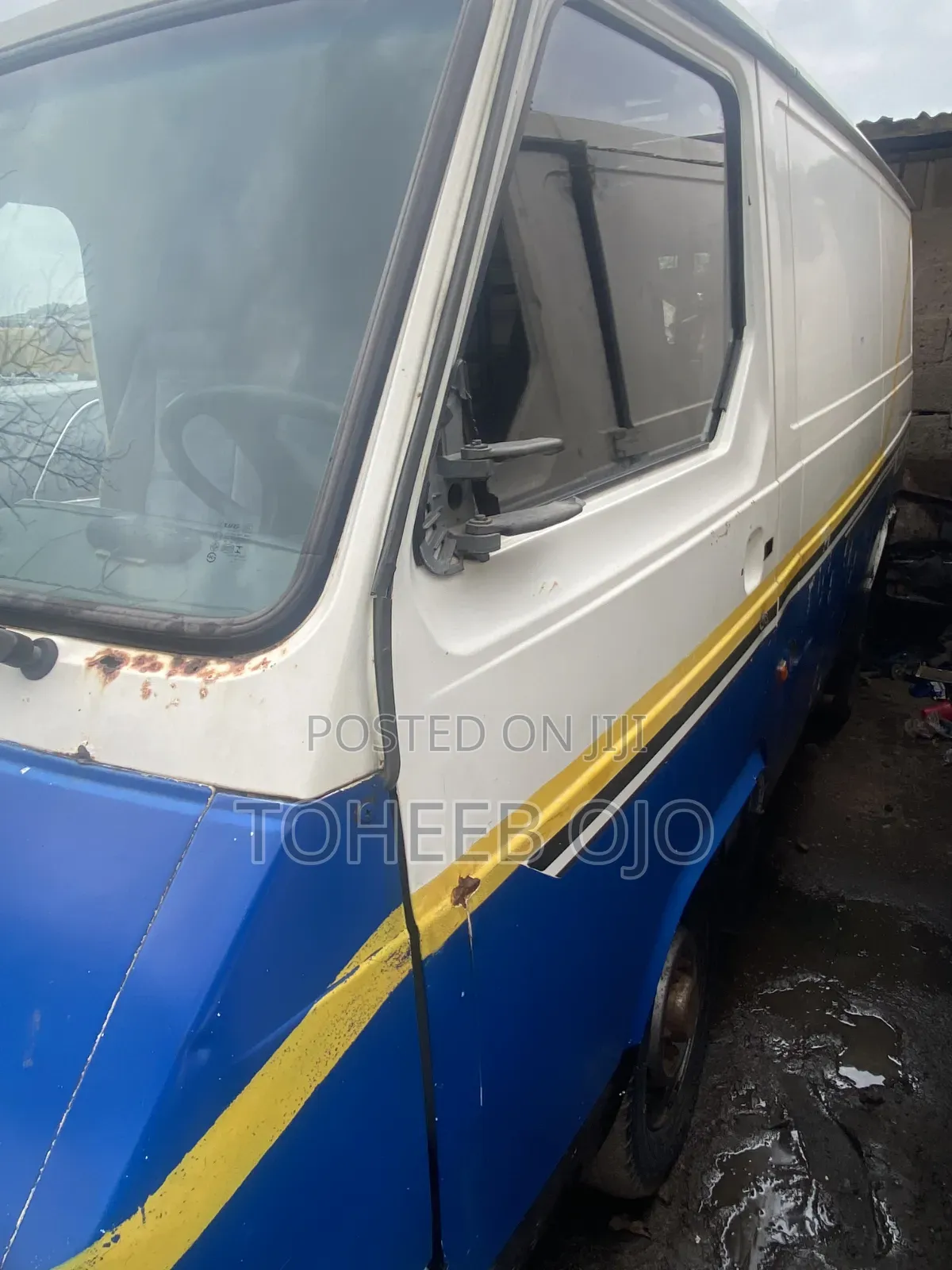 Nissan Caravan (Urvan) 1998 Silver