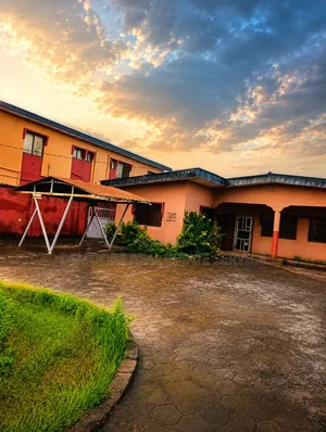 5bdrm Bungalow in Eco Bank, Ejigbo / Ejigbo for sale