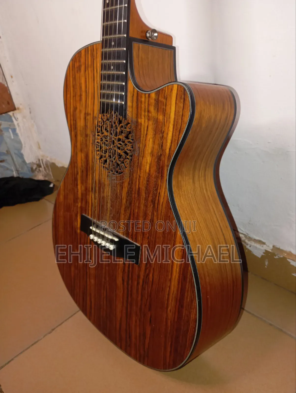 Simger Electro Acoustic Guitar With Capo
