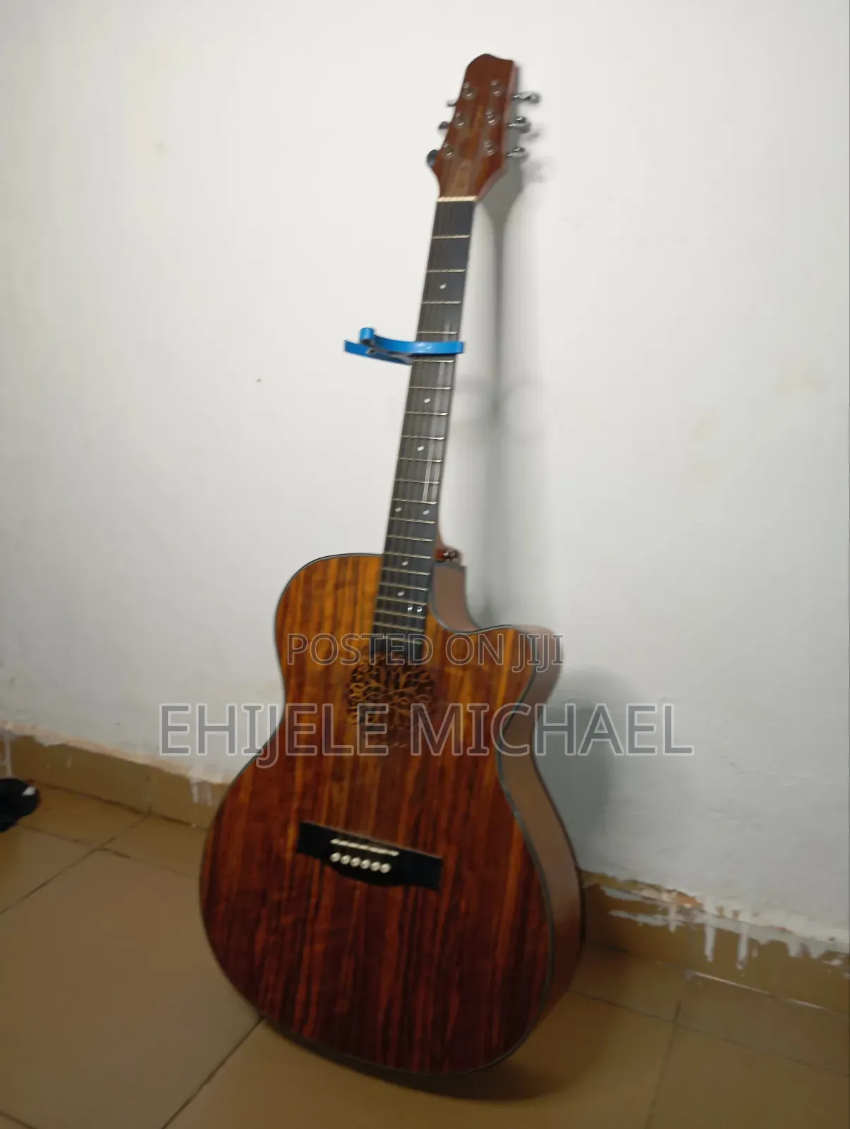 Simger Electro Acoustic Guitar With Capo