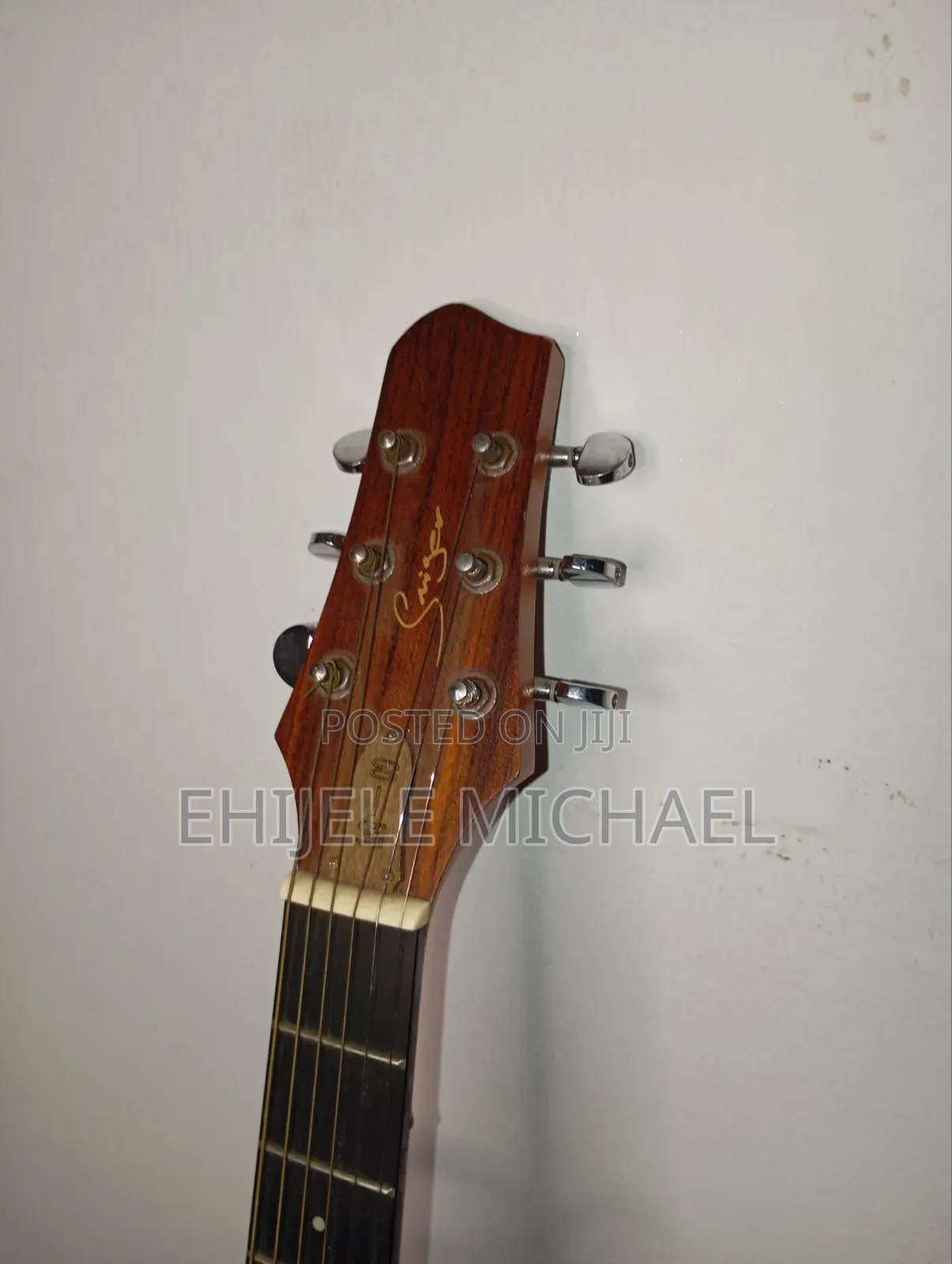 Simger Electro Acoustic Guitar With Capo