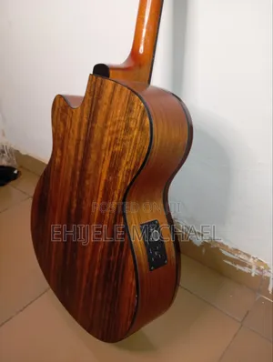 Simger Electro Acoustic Guitar With Capo