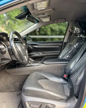 Toyota Camry SE FWD (2.5L 4cyl 8AM) 2018 Blue