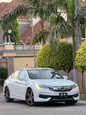 Honda Accord Touring 4dr Sedan FWD (3.5L 6cyl 6A) 2016 White