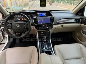 Honda Accord Touring 4dr Sedan FWD (3.5L 6cyl 6A) 2016 White