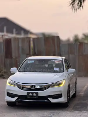 Honda Accord Touring 4dr Sedan FWD (3.5L 6cyl 6A) 2016 White