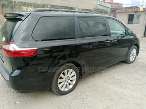 Toyota Sienna 2015 Black