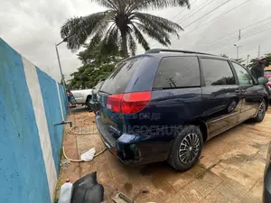 Toyota Sienna 2005 Blue