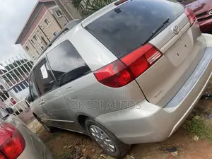 Toyota Sienna 2005 Silver