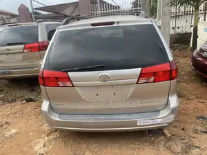 Toyota Sienna 2005 Silver