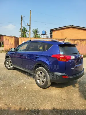 Toyota RAV4 XLE AWD (2.5L 4cyl 6A) 2016 Blue