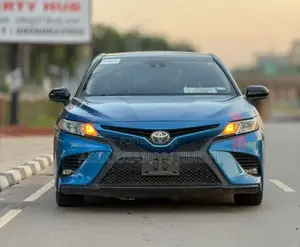 Toyota Camry SE FWD (2.5L 4cyl 8AM) 2018 Blue