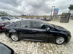 Toyota Corolla XLE (1.8L 4cyl 2A) 2019 Black
