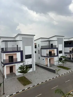 5bdrm Duplex in Apo District for sale