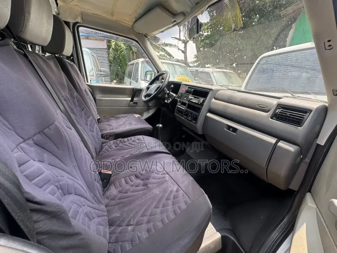 Volkswagen Transporter 2002 White