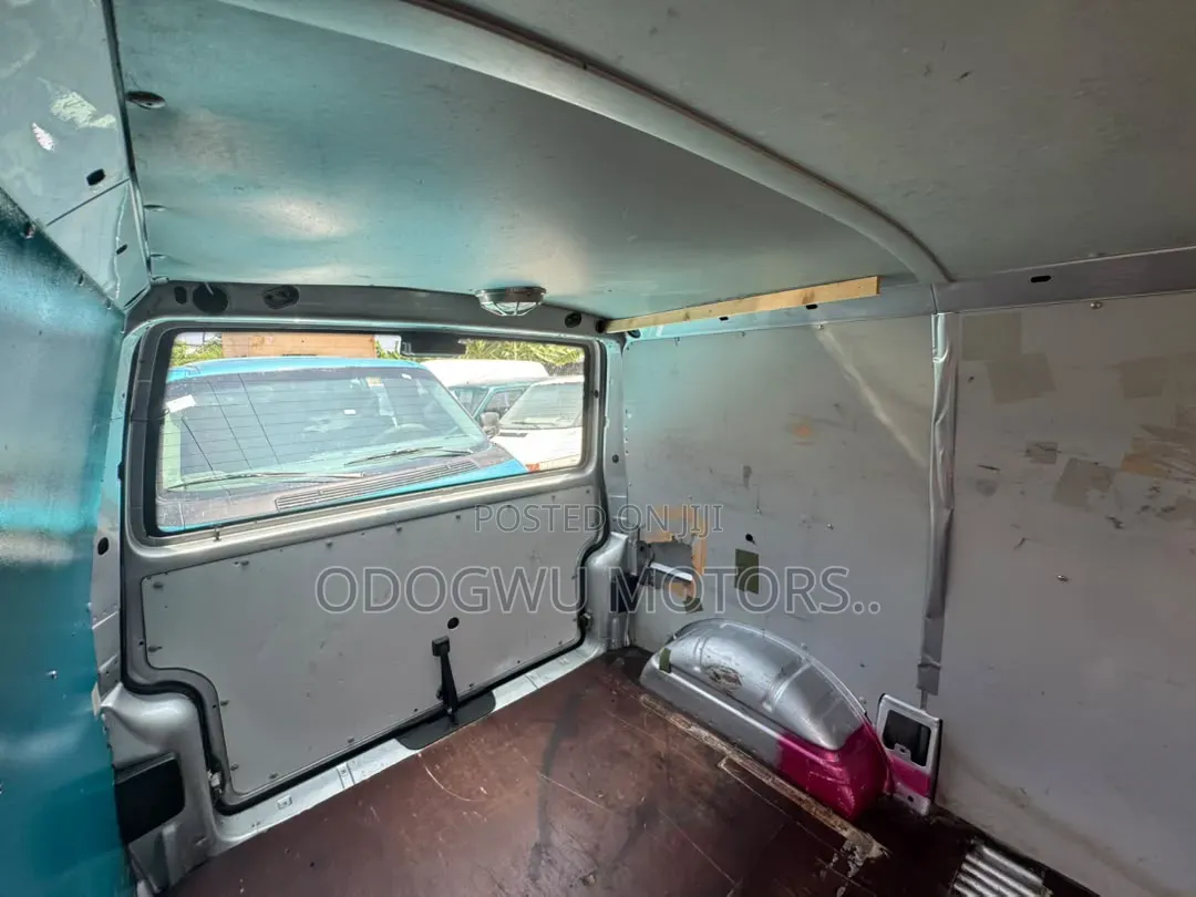 Volkswagen Transporter 2002 White