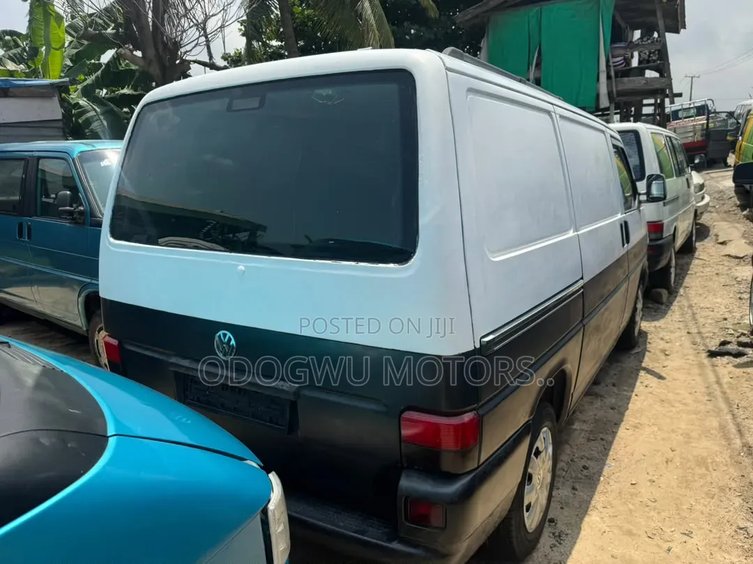 Volkswagen Transporter 2002 White