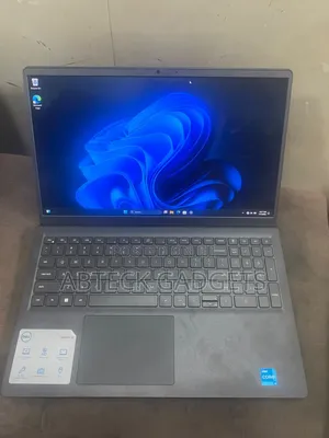 New Laptop Dell Inspiron 15 3520 16GB Intel Core i3 SSD 500GB