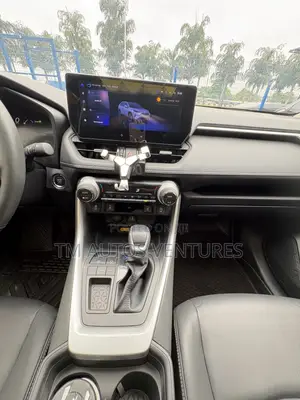 Toyota RAV4 2024 White