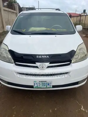 Toyota Sienna 2005 White
