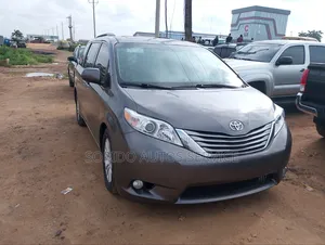 Toyota Sienna 2018 Gray