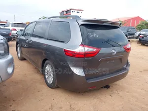 Toyota Sienna 2018 Gray