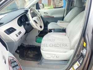 Toyota Sienna 2011 Gray
