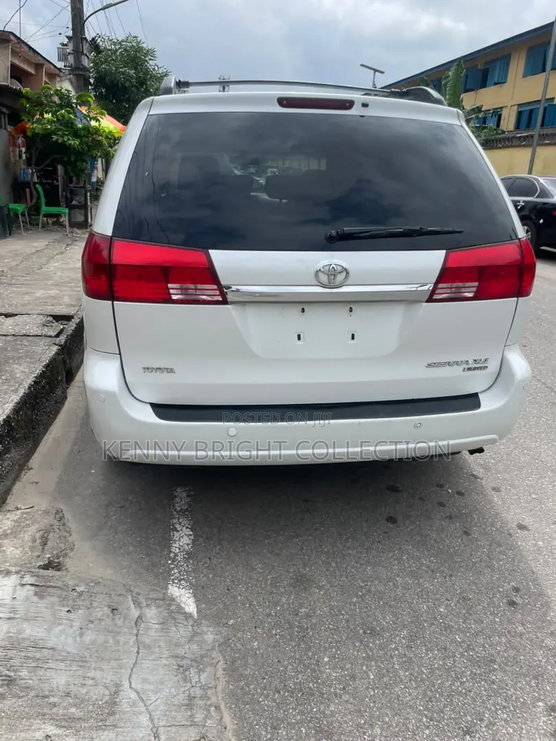 Toyota Sienna 2005 White