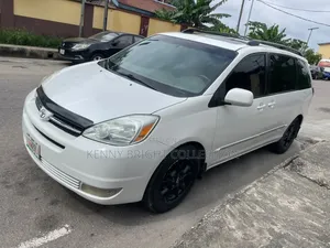 Toyota Sienna 2005 White