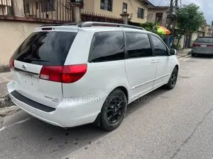 Toyota Sienna 2005 White