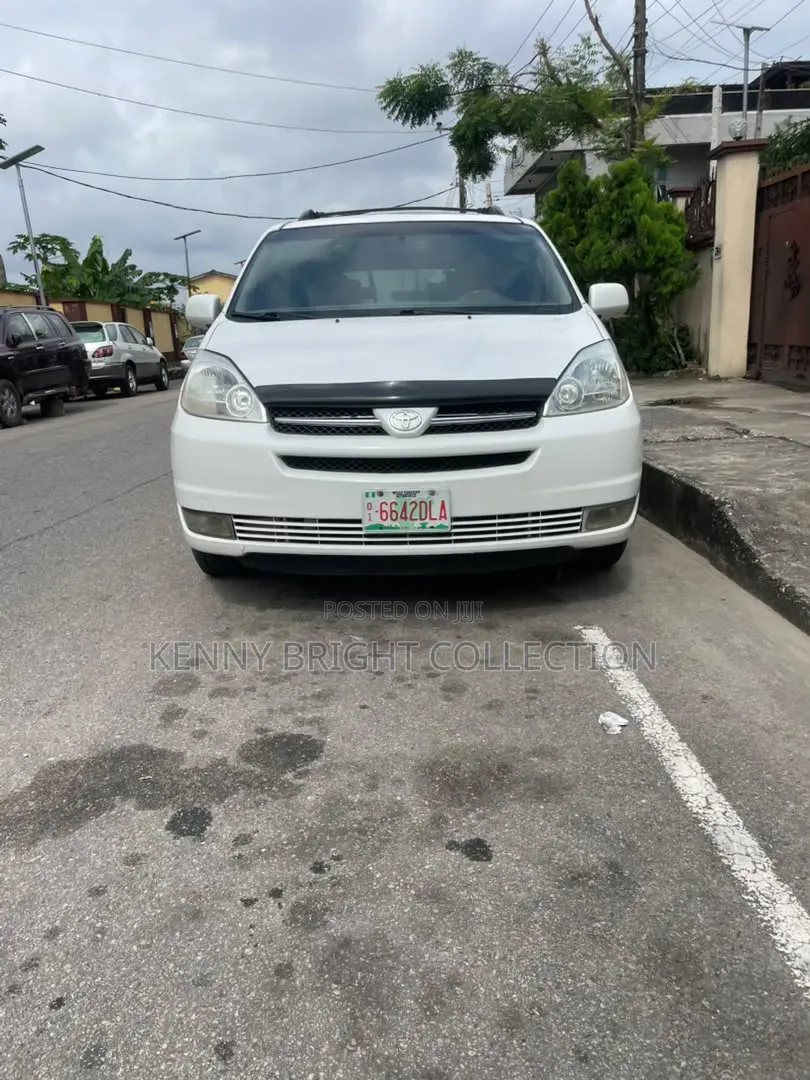 Toyota Sienna 2005 White