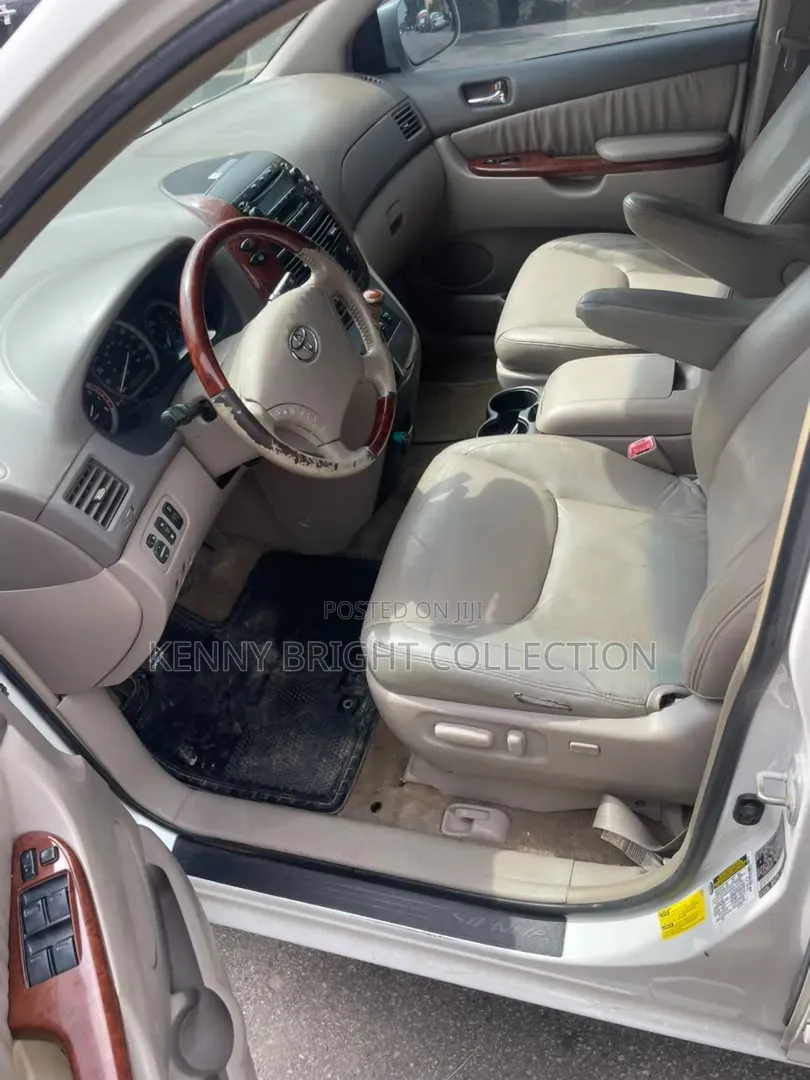Toyota Sienna 2005 White