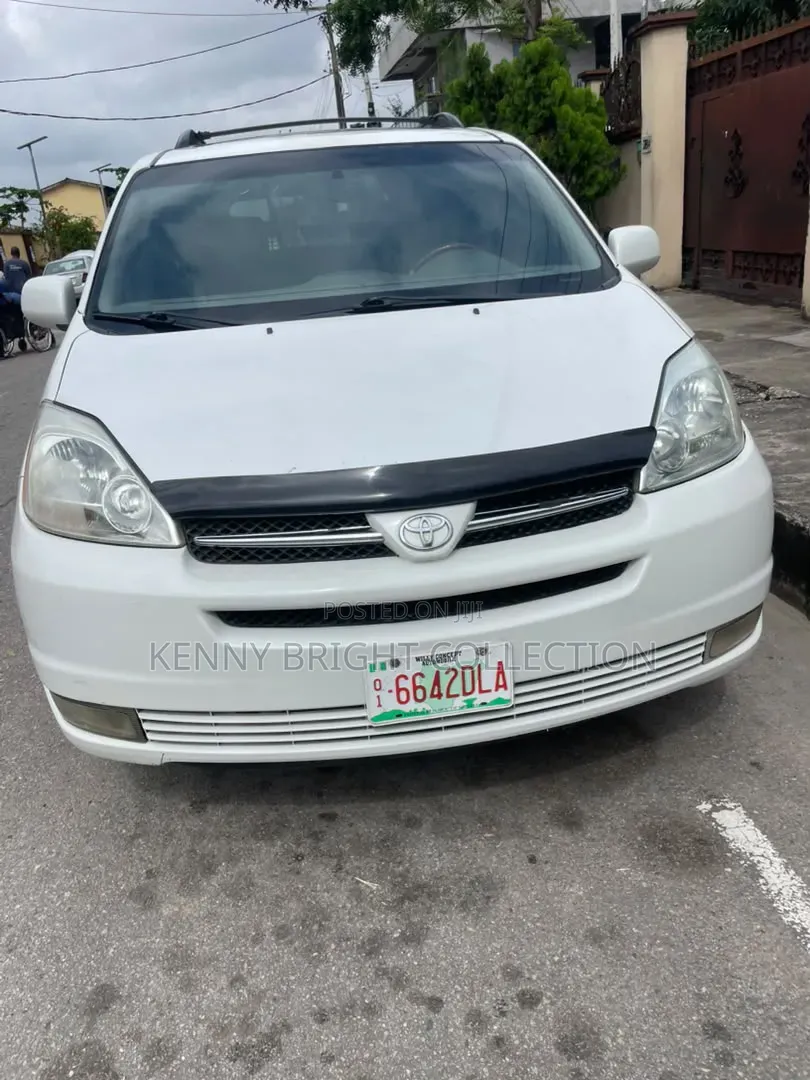 Toyota Sienna 2005 White